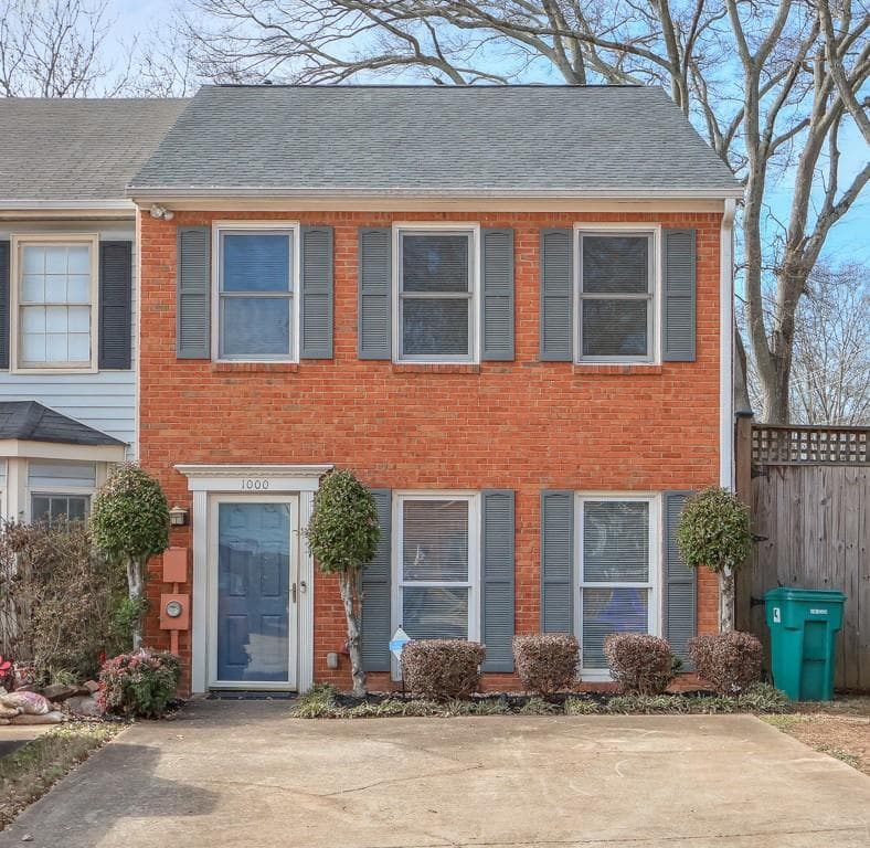2 bedroom, 3 bathroom, 1,360 sq ft townhouse sold at 1000 Windy Oaks Court, Smyrna, GA 30080