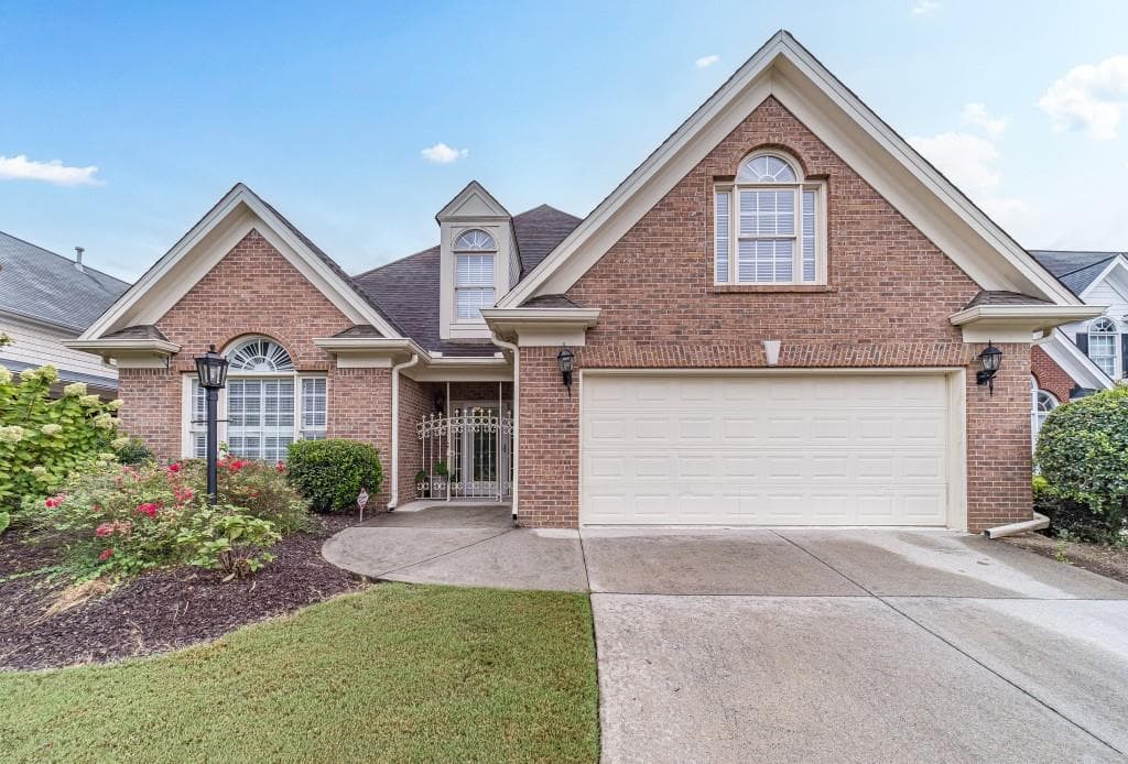3 bedroom, 3 bathroom single family residence sold at 2040 Hickory Station Circle, Snellville, GA 30078