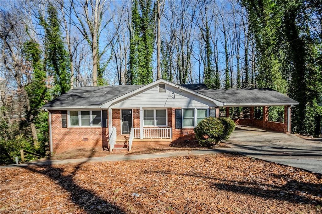5 bedroom, 3 bathroom single family residence sold at 2364 Oakridge Court, Decatur, GA 30032