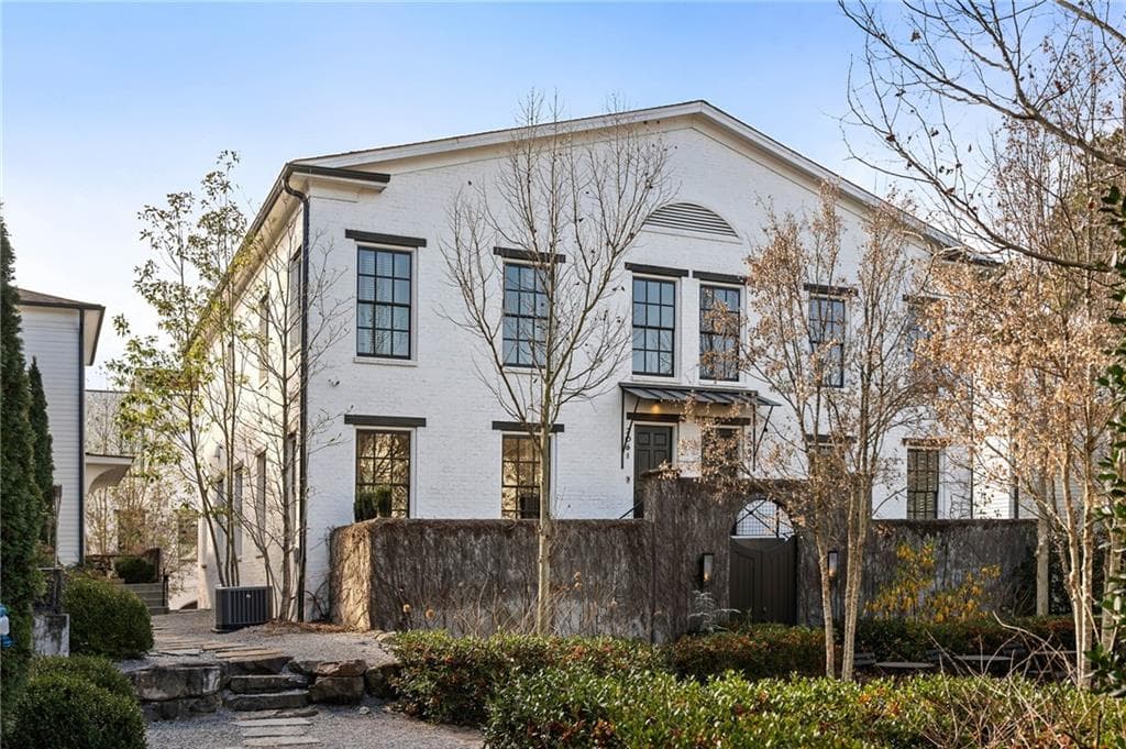 3 bedroom, 4 bathroom townhouse sold at 2061 Telfair Circle, Atlanta, GA 30324