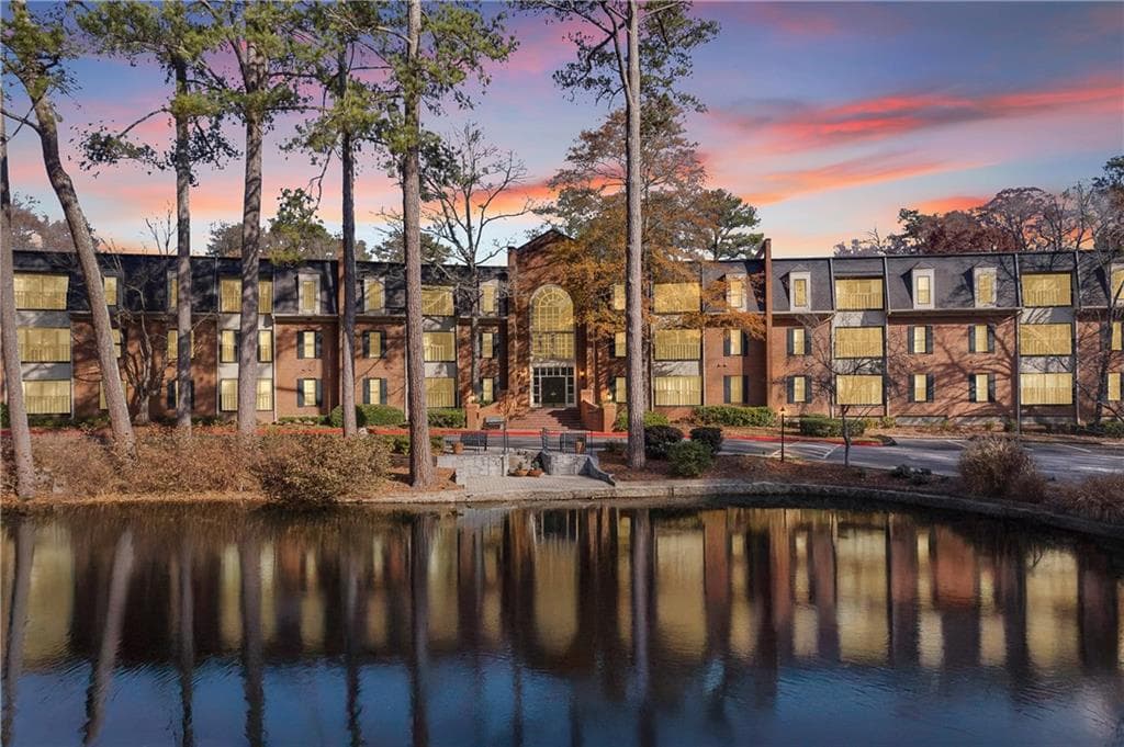 2 bedroom, 2 bathroom condominium sold at 23304 Plantation Drive 304, Atlanta, GA 30324