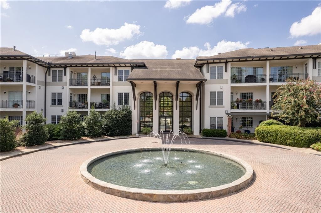 2 bedroom, 2 bathroom, 1,204 sq ft condominium sold at 3101 Howell Mill Road 206, Atlanta, GA 30327