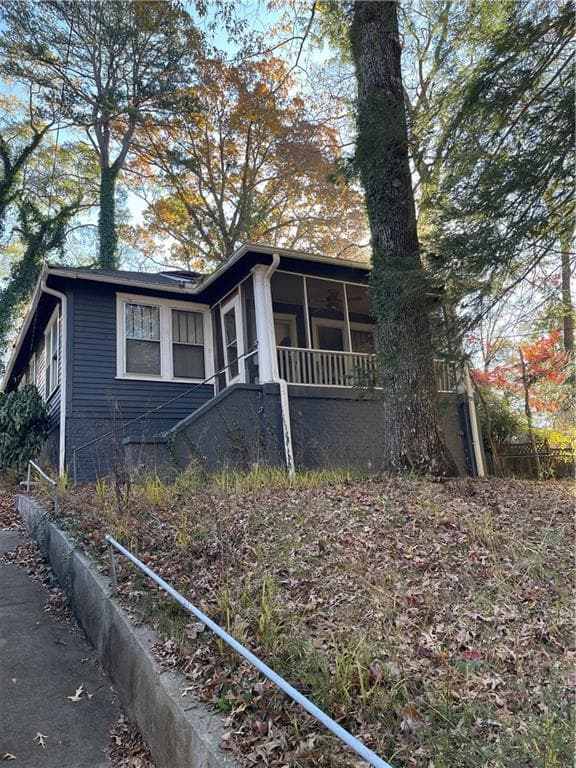 2 bedroom, 1 bathroom, 956 sq ft single family residence sold at 17 Lakeview Drive, Atlanta, GA 30317