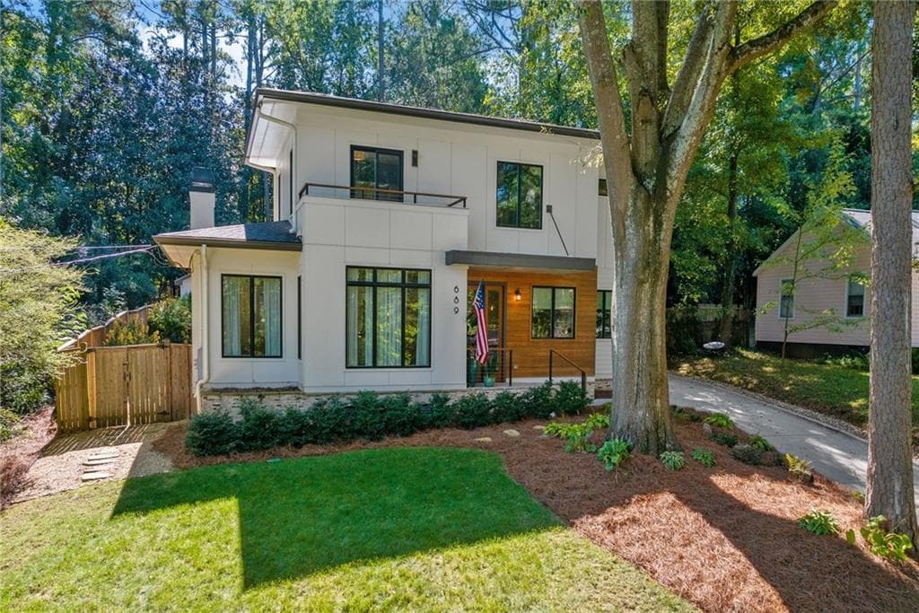 4 bedroom, 3 bathroom, 3,000 sq ft single family residence sold at 689 Scott Circle, Decatur, GA 30033