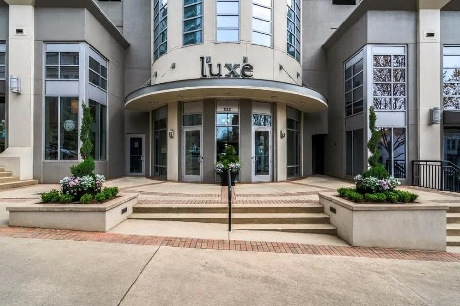 2 bedroom, 2 bathroom condominium sold at 222 12th Street 1905, Atlanta, GA 30309