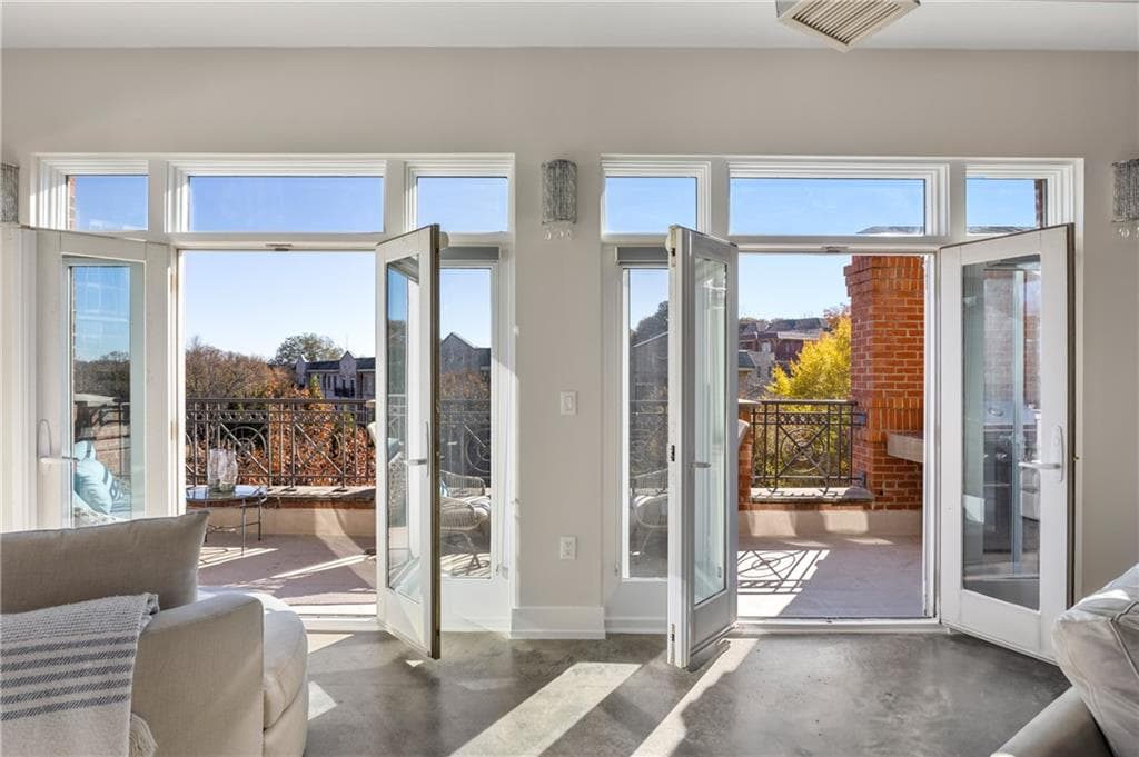 1 bedroom, 2 bathroom condominium sold at 1058 Piedmont Avenue 404, Atlanta, GA 30309