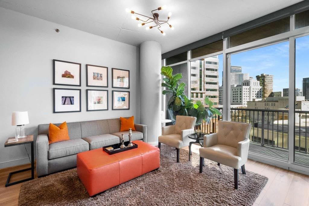 1 bedroom, 1 bathroom, 866 sq ft condominium sold at 950 W Peachtree Street 1005, Atlanta, GA 30309