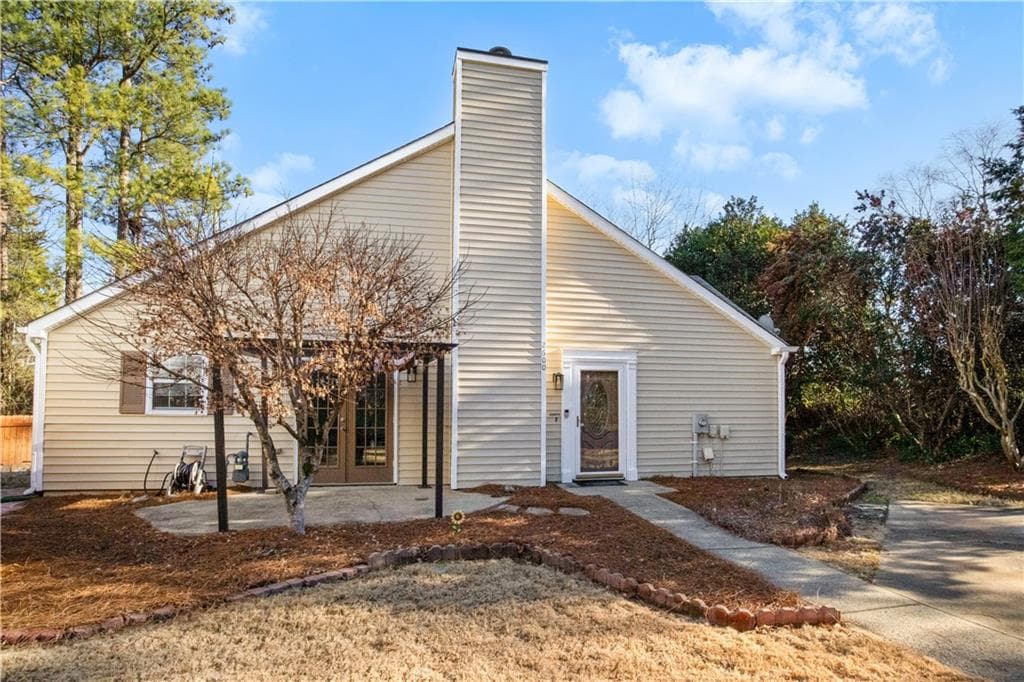 3 bedroom, 2 bathroom single family residence sold at 2600 Laurel Lane, Kennesaw, GA 30152