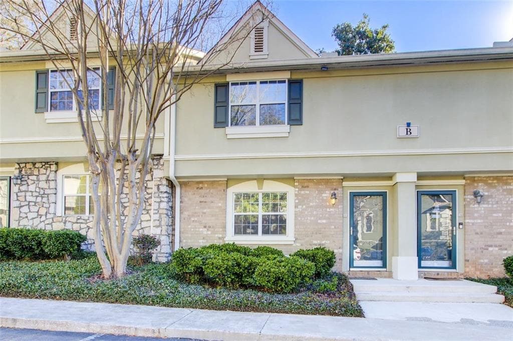 2 bedroom, 3 bathroom condominium sold at 6900 Roswell Road 3B, Atlanta, GA 30328