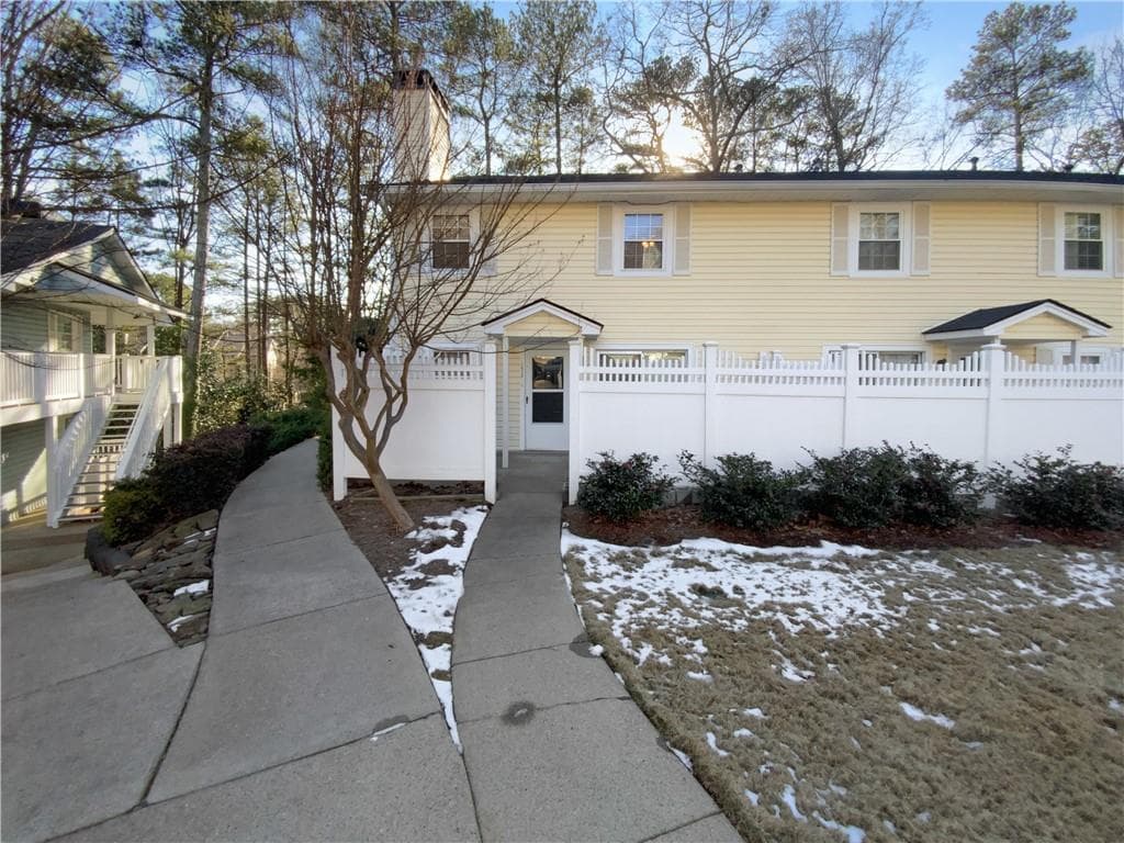 2 bedroom, 3 bathroom townhouse sold at 1612 Alexandria Court, Marietta, GA 30067