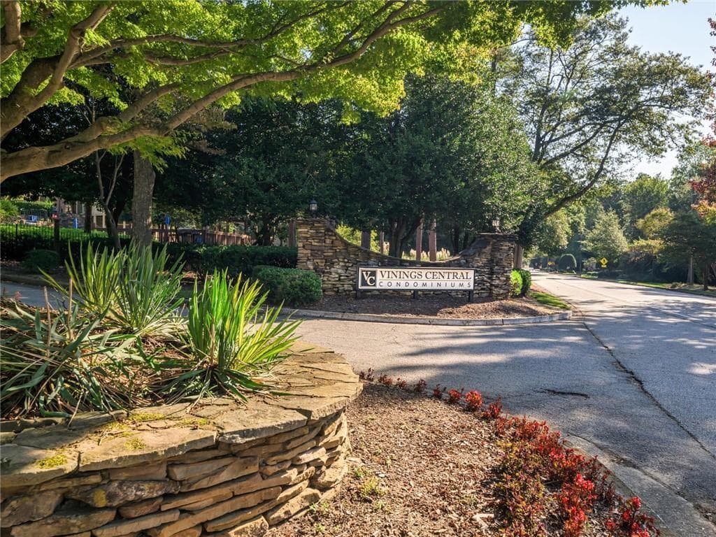 1 bedroom, 1 bathroom condominium sold at 2776 Vinings Central Drive 19, Atlanta, GA 30339