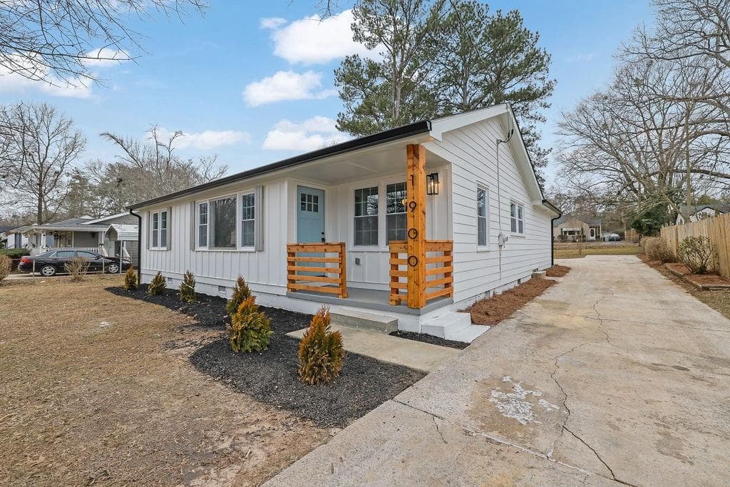 3 bedroom, 2 bathroom single family residence sold at 1900 Gober Avenue, Smyrna, GA 30080