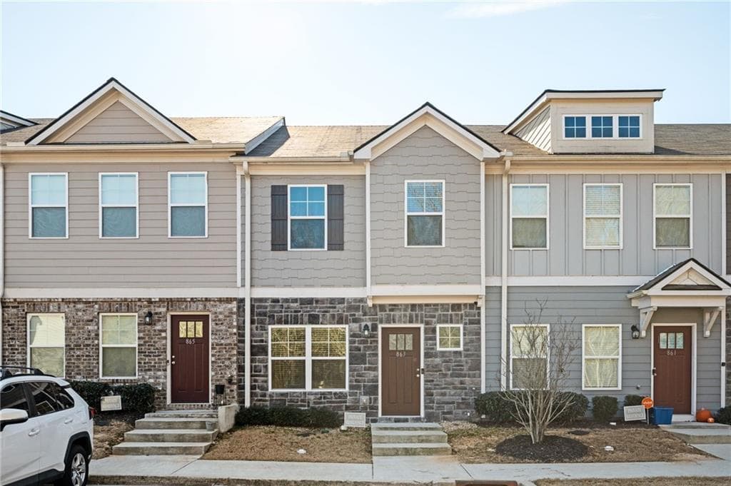 2 bedroom, 3 bathroom townhouse sold at 863 Ambient Way, Atlanta, GA 30331