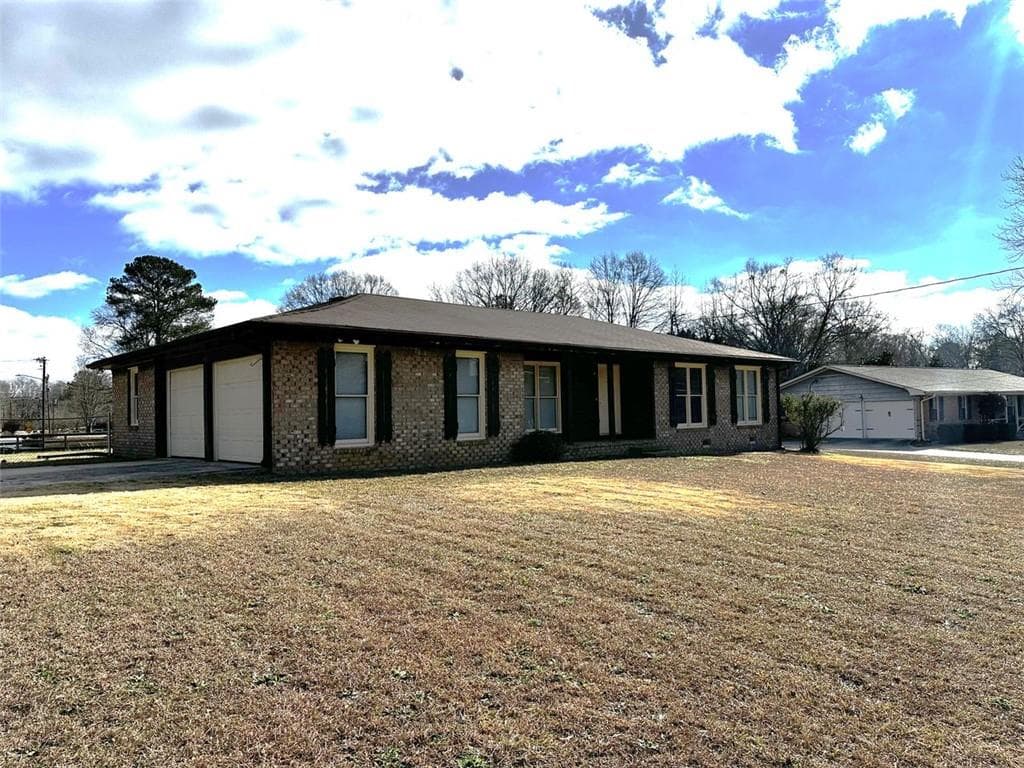 3 bedroom, 2 bathroom single family residence sold at 553 W SANDTOWN Road, Marietta, GA 30064
