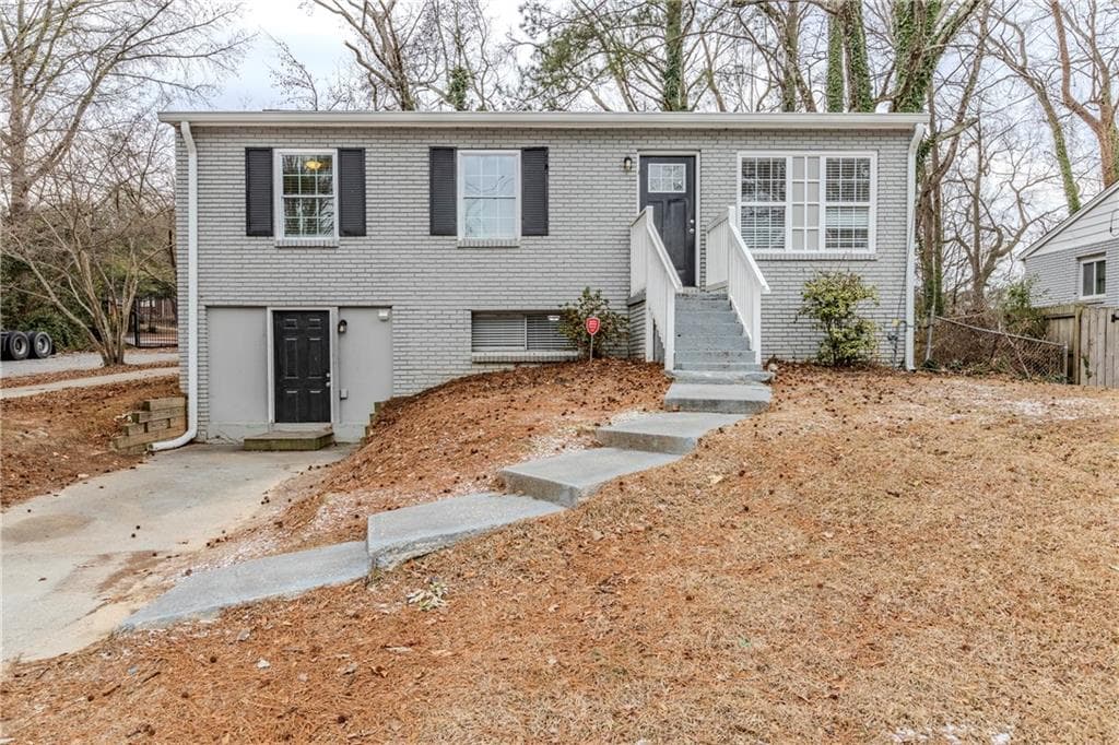 5 bedroom, 2 bathroom single family residence sold at 3164 Delmar Lane, Atlanta, GA 30311