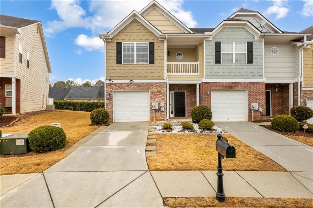 2 bedroom, 3 bathroom townhouse sold at 2129 Burns View, Lawrenceville, GA 30044