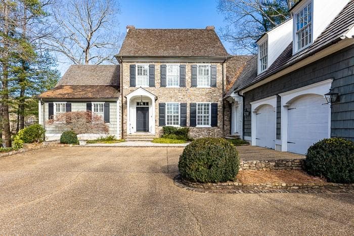 5 bedroom, 7 bathroom single family residence sold at 2945 Paces Lake Drive, Atlanta, GA 30339