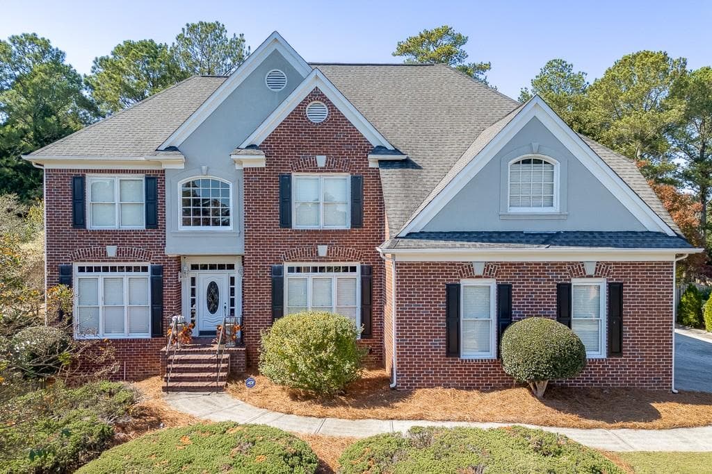 5 bedroom, 4 bathroom single family residence sold at 2555 Lynshire Lane, Snellville, GA 30078