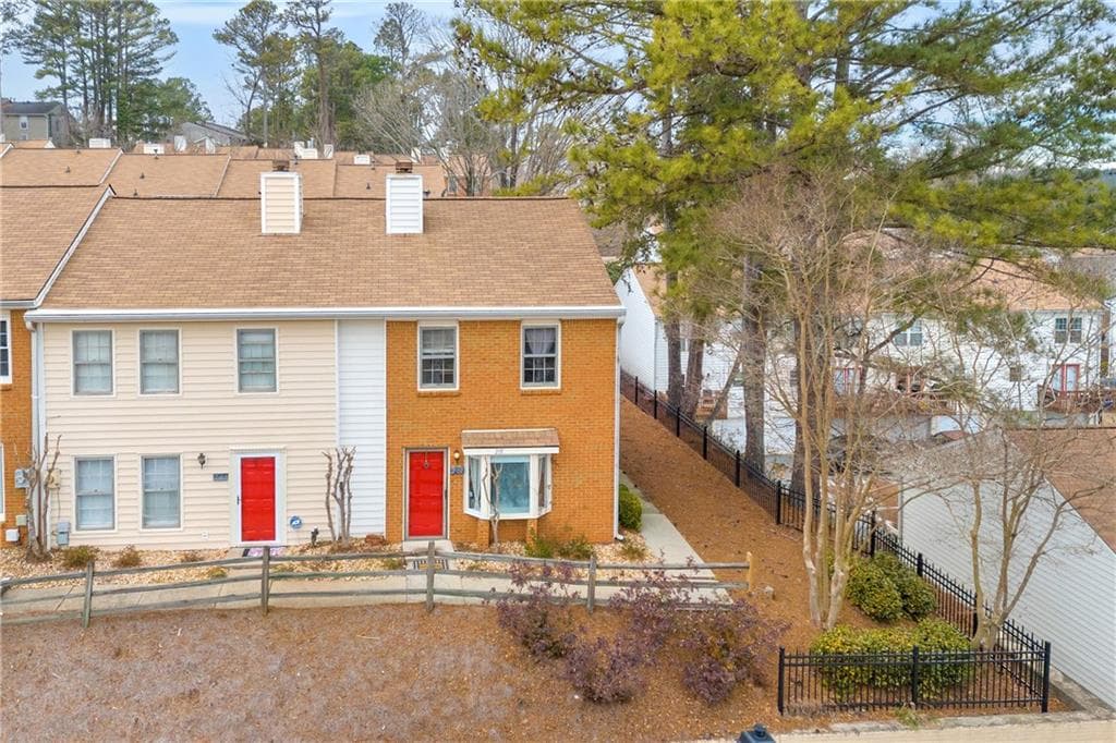 2 bedroom, 3 bathroom, 1,240 sq ft townhouse sold at 207 Holcomb Ferry Road, Roswell, GA 30076