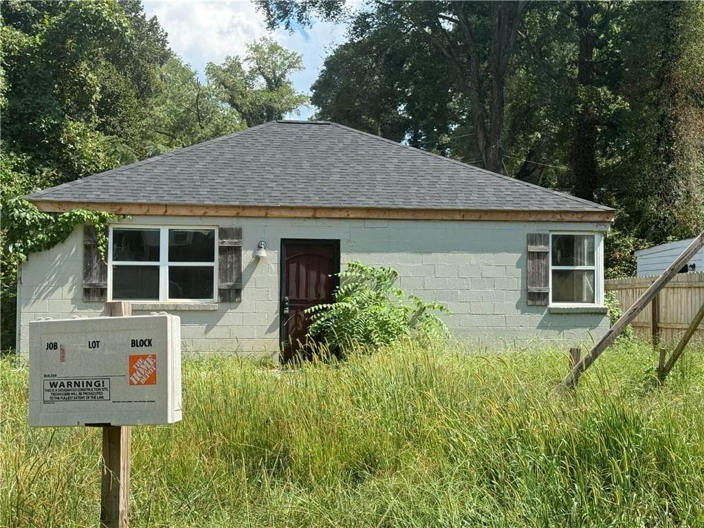 3 bedroom, 2 bathroom single family residence sold at 1290 Graymont Drive, Atlanta, GA 30310