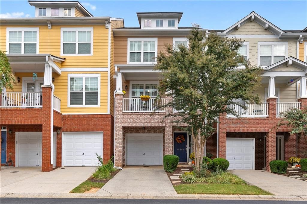 3 bedroom, 4 bathroom townhouse sold at 14092 VOYAGE Trail, Alpharetta, GA 30004