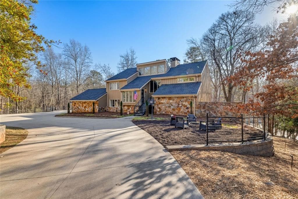 5 bedroom, 5 bathroom single family residence sold at 3680 Lamplighter Cove Road, Gainesville, GA 30504