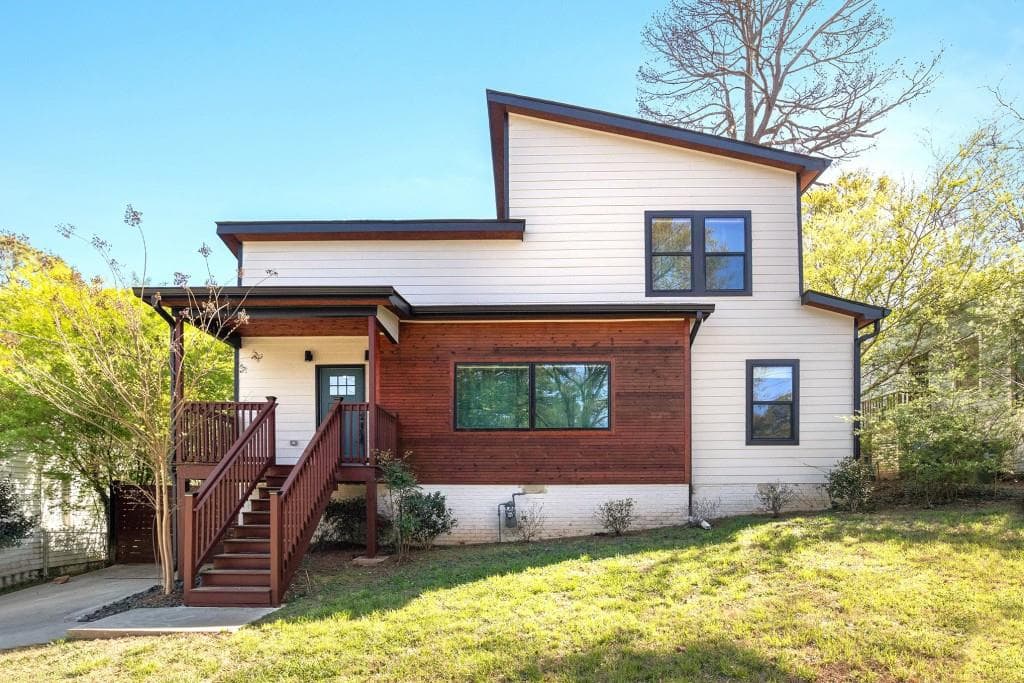 3 bedroom, 2 bathroom, 1,680 sq ft single family residence sold at 864 Melrose Drive, Atlanta, GA 30310