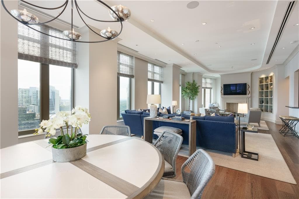 3 bedroom, 4 bathroom condominium sold at 3376 Peachtree Road 37B, Atlanta, GA 30326