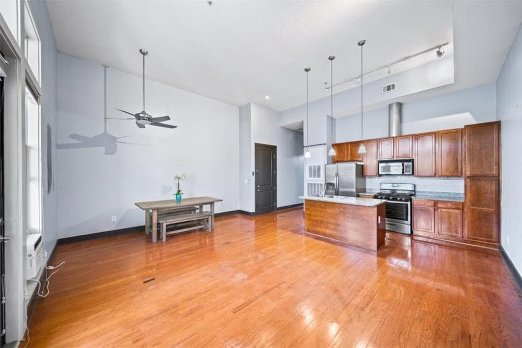 1 bedroom, 1 bathroom, 683 sq ft condominium sold at 1195 Milton Terrace 2305, Atlanta, GA 30315