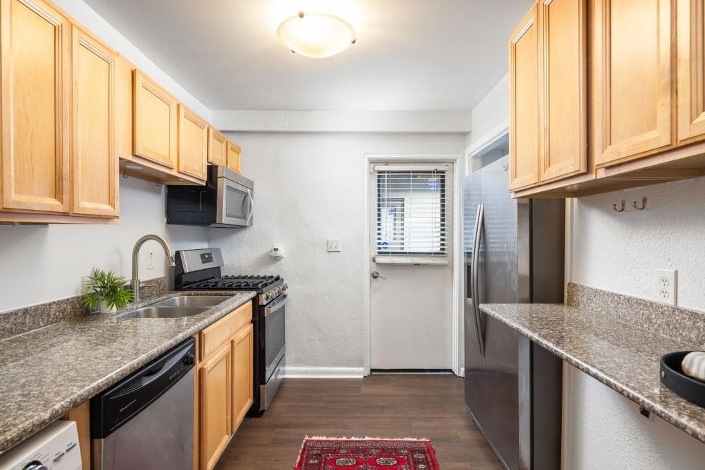 1 bedroom, 1 bathroom, 492 sq ft condominium sold at 1355 Euclid Avenue 14A, Atlanta, GA 30307