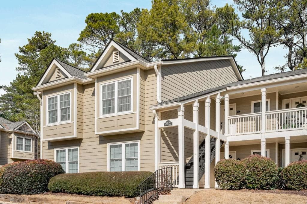 2 bedroom, 2 bathroom, 1,282 sq ft condominium sold at 22 Muncy Court, Smyrna, GA 30080