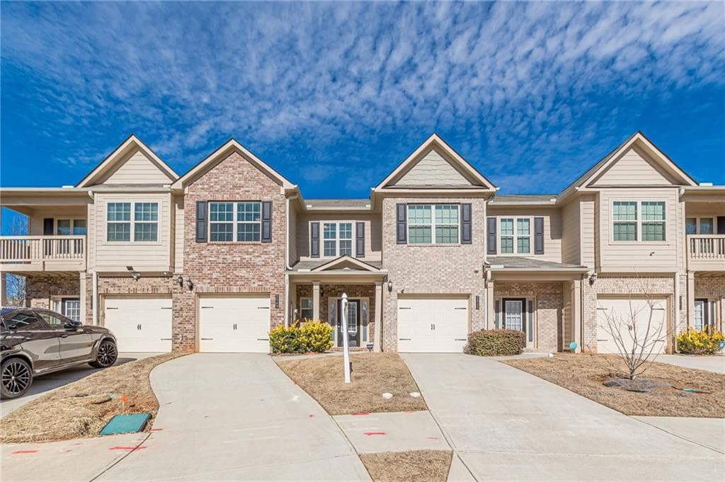 3 bedroom, 3 bathroom townhouse sold at 2549 Castellan Drive, Atlanta, GA 30316