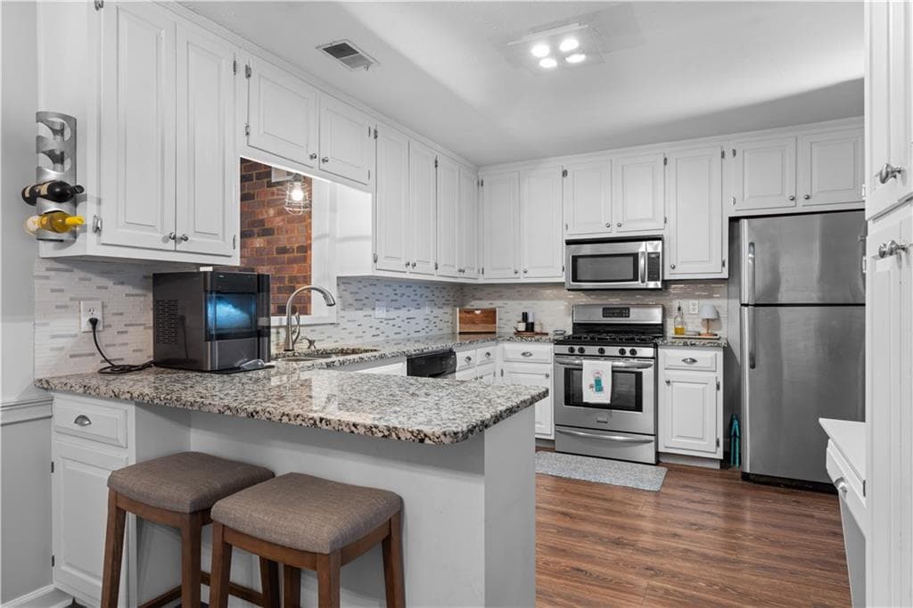 2 bedroom, 3 bathroom, 1,830 sq ft townhouse sold at 7202 Saint Charles Square F4, Roswell, GA 30075