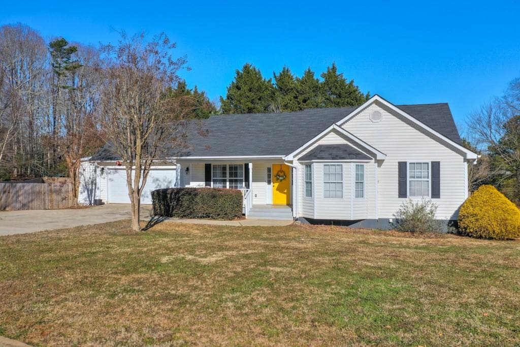 3 bedroom, 2 bathroom single family residence sold at 955 Corrine Court, Winder, GA 30680
