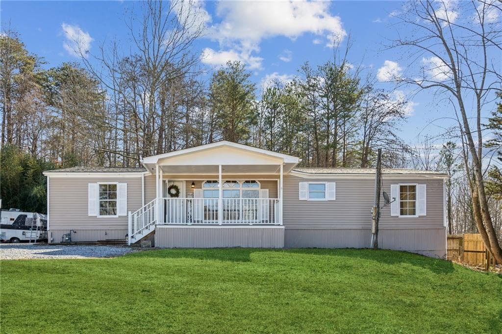 3 bedroom, 2 bathroom single family residence sold at 6239 Malibu Ridge, Flowery Branch, GA 30542