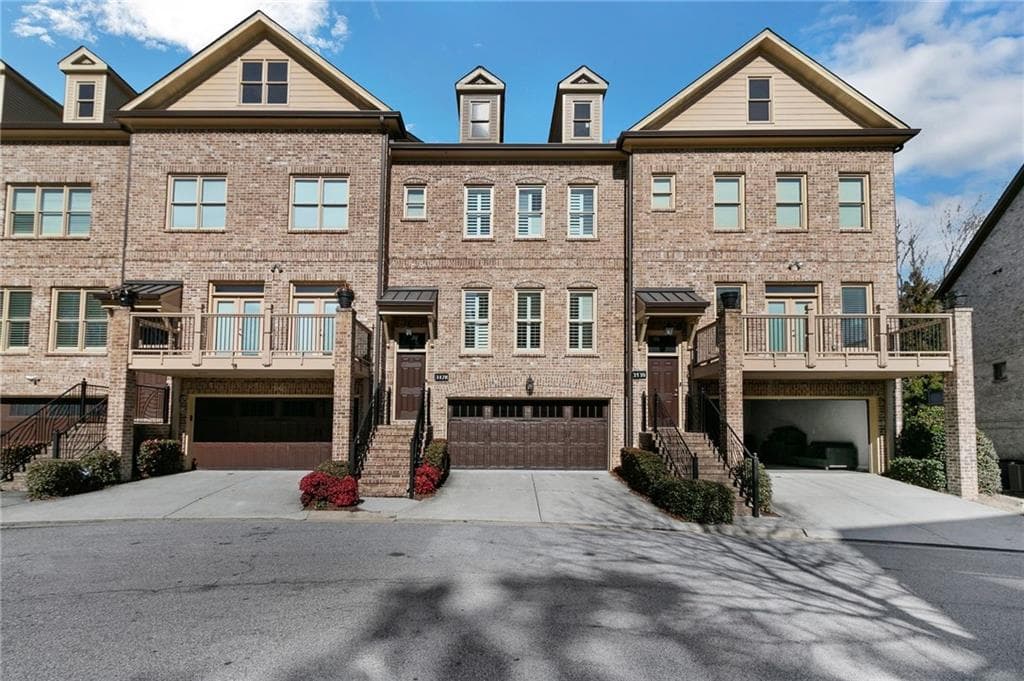 3 bedroom, 4 bathroom, 2,808 sq ft townhouse sold at 3128 Chestnut Woods Drive, Atlanta, GA 30340