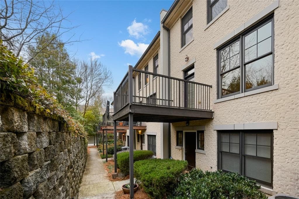 224 Knob Hills Circle, Decatur, GA 30030 — most recent listing photo