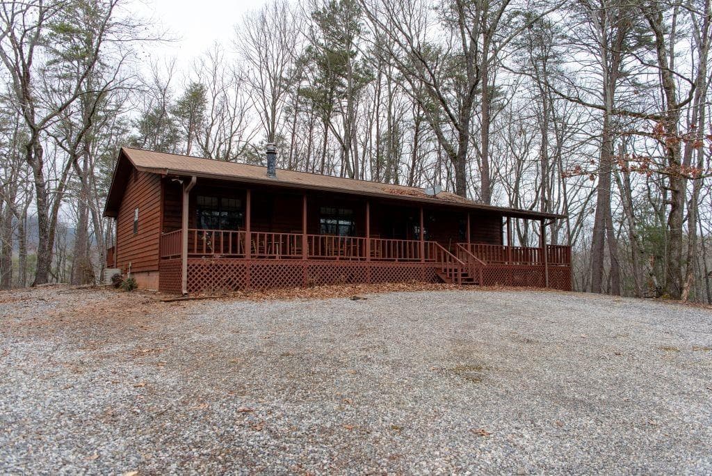3 bedroom, 3 bathroom single family residence sold at 490 Skunk Hollow Road, Cleveland, GA 30528