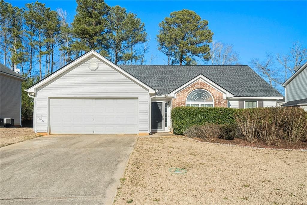 3 bedroom, 2 bathroom single family residence sold at 1013 Bluecoat Circle, Hampton, GA 30228