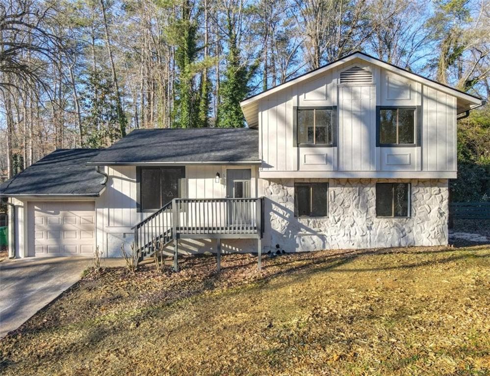 3 bedroom, 2 bathroom single family residence sold at 517 Stonehedge Drive, Stone Mountain, GA 30087