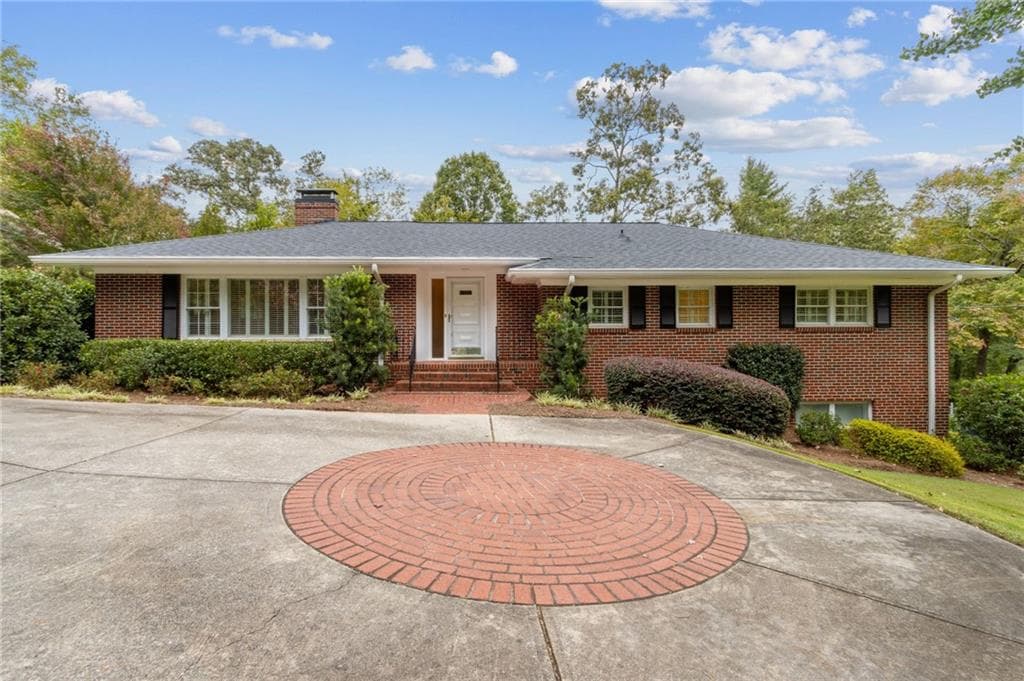 4 bedroom, 5 bathroom single family residence sold at 910 Glenwood Drive, Gainesville, GA 30501