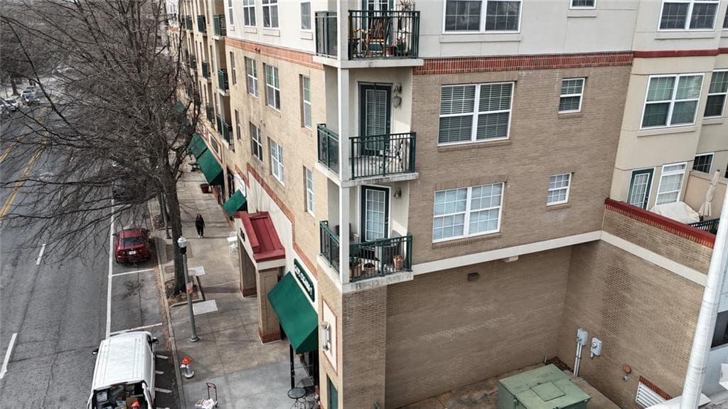 2 bedroom, 2 bathroom condominium sold at 230 E Ponce De Leon Avenue 529, Decatur, GA 30030
