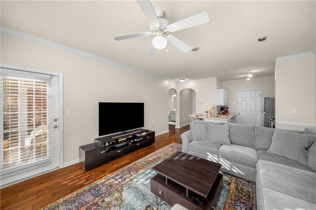 1 bedroom, 1 bathroom, 736 sq ft condominium sold at 4333 Dunwoody Park 2207, Atlanta, GA 30338
