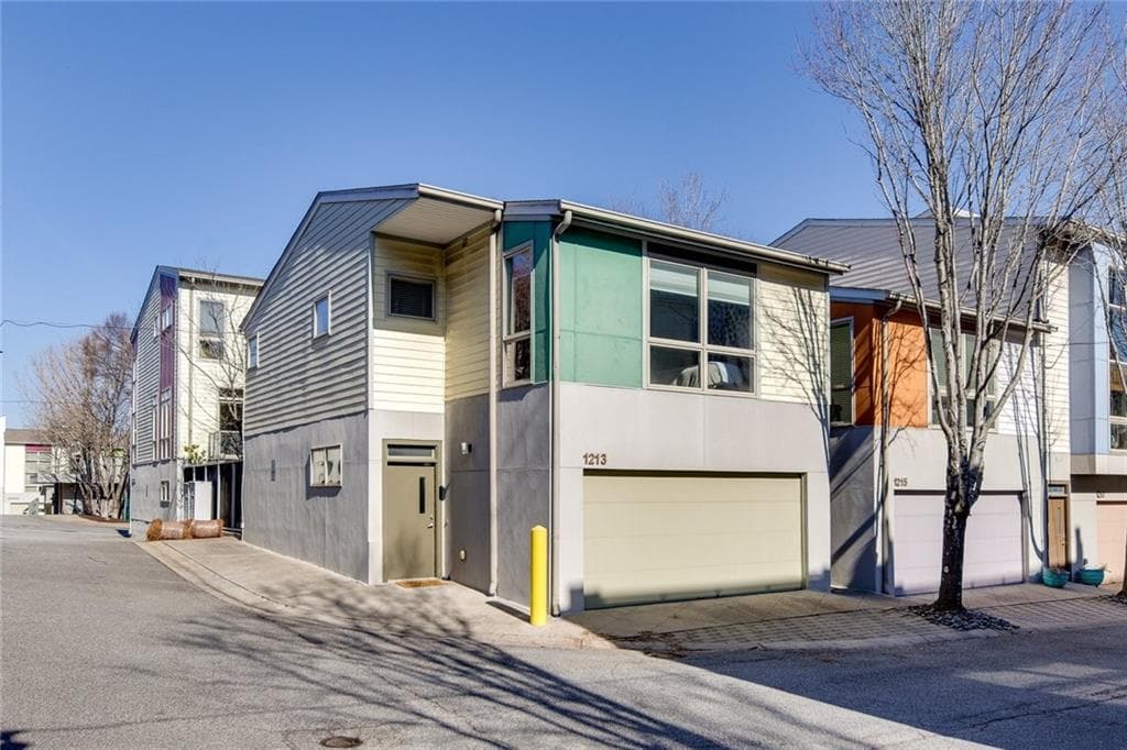 2 bedroom, 2 bathroom, 1,263 sq ft townhouse sold at 1213 Van Allen Mews 47, Atlanta, GA 30318