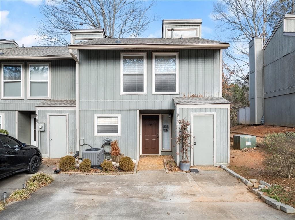 3 bedroom, 3 bathroom, 1,450 sq ft condominium sold at 6181 Woodland Road, Peachtree Corners, GA 30092