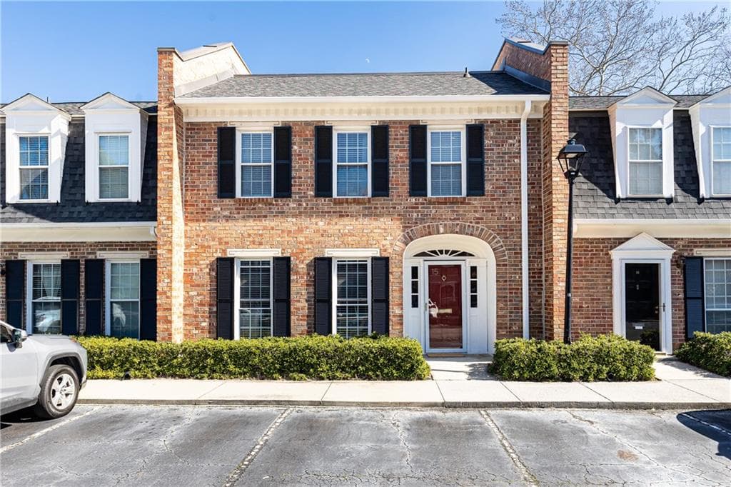 3 bedroom, 3 bathroom, 1,560 sq ft townhouse sold at 15 Kings Tavern Place, Atlanta, GA 30318