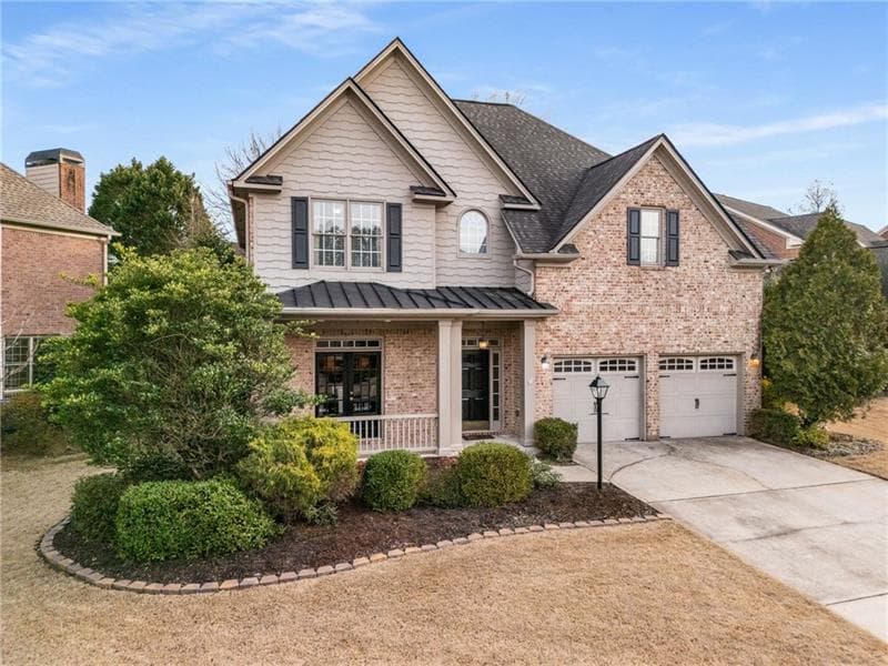 4 bedroom, 4 bathroom, 2,625 sq ft single family residence sold at 2714 Vinings Oak Drive, Atlanta, GA 30339