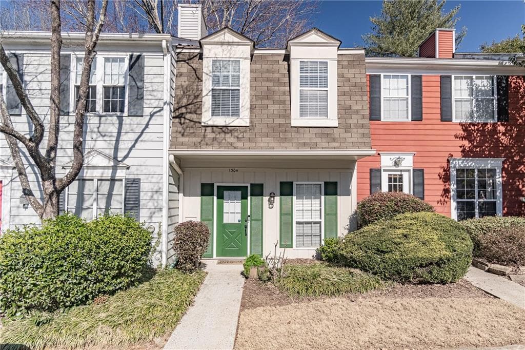 2 bedroom, 3 bathroom, 1,120 sq ft townhouse sold at 1304 Wedgewood Court, Atlanta, GA 30350
