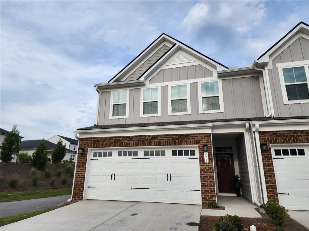3 bedroom, 3 bathroom townhouse sold at 116 Red Lane, Hoschton, GA 30548