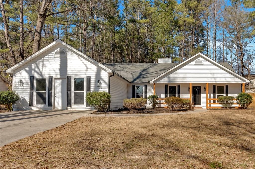 3 bedroom, 2 bathroom single family residence sold at 8852 Elon Trail, Jonesboro, GA 30238